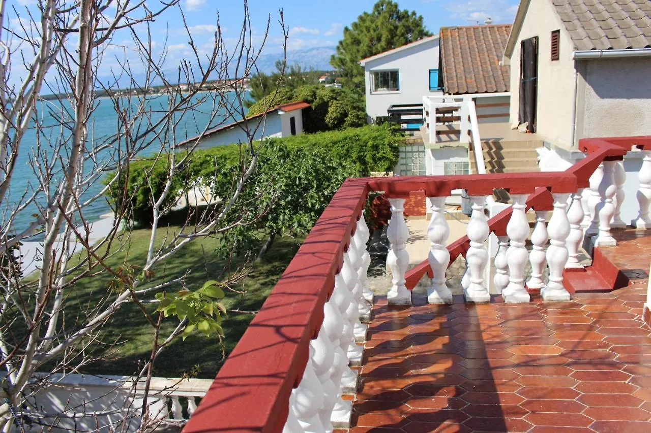 בית נופש הוילה House By The Sea ורסי